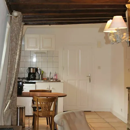 Le Petit Ziem Apartment *
